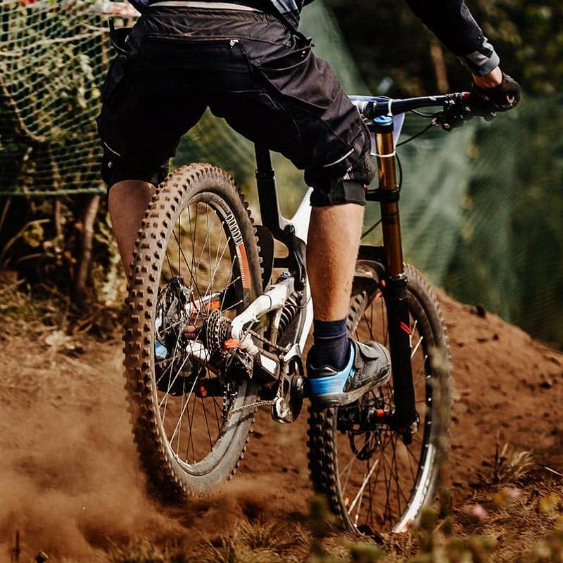 Traduction technique, stratégie de localisation et intégration eCommerce pour Intense Cycles. Croissance multilingue pour une marque de VTT.